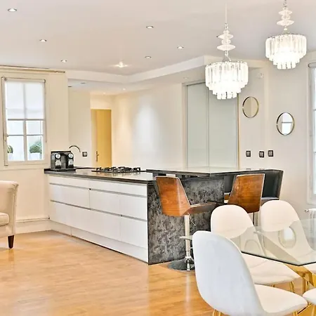 Prestigieux Et Lumineux De 150m2 - Ii *